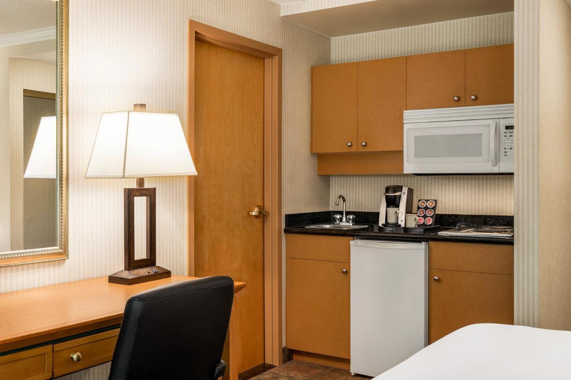 Holiday Inn & Suites North Vancouver By Ihg Eksteriør bilde